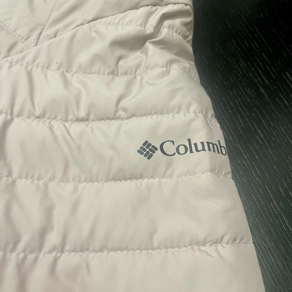 Columbia Women's Light Beige Hooded Packable Puffer Jacket - Picture 6 of 11